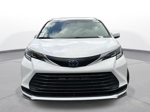 2021 Toyota Sienna LE