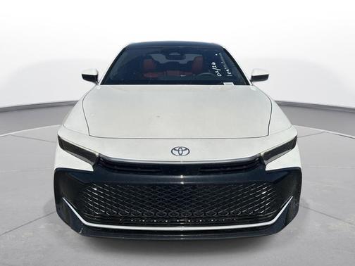 Oxygen White 2023 Toyota Crown Limited