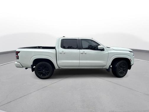 Glacier White 2024 Nissan Frontier SV