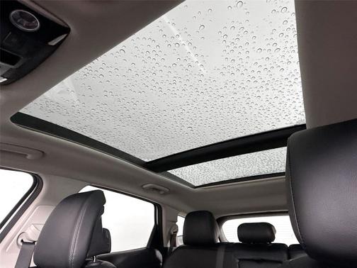 Glacial White Pearl 2023 Kia Sportage SX