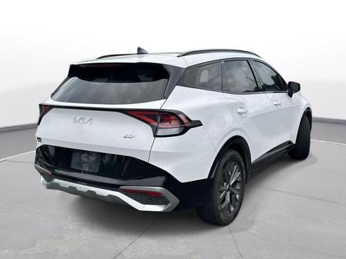 Glacial White Pearl 2023 Kia Sportage SX