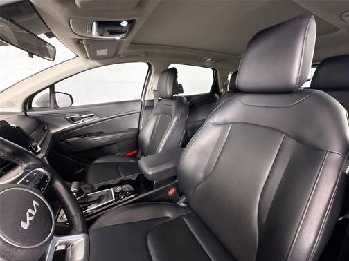 Glacial White Pearl 2023 Kia Sportage SX