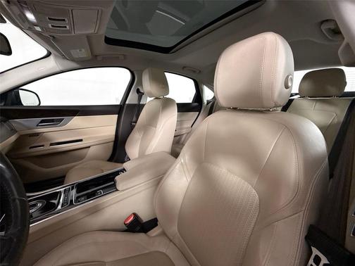 2017 Jaguar XF 35t Prestige