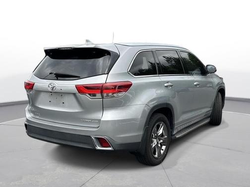 Celestial Silver Metallic 2019 Toyota Highlander Limited Platinum