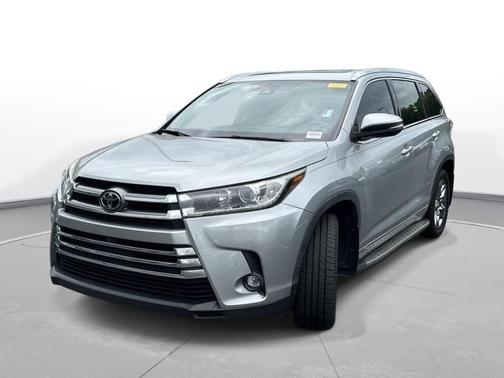 Celestial Silver Metallic 2019 Toyota Highlander Limited Platinum