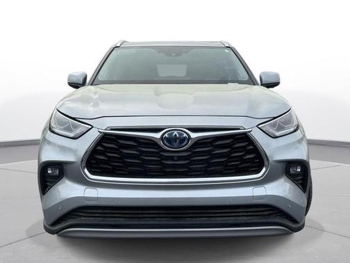Celestial Silver Metallic 2023 Toyota Highlander Hybrid Platinum