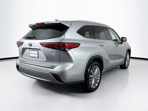 Celestial Silver Metallic 2023 Toyota Highlander Hybrid Platinum