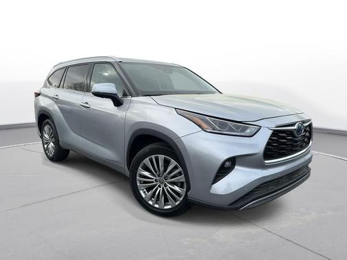 Celestial Silver Metallic 2023 Toyota Highlander Hybrid Platinum