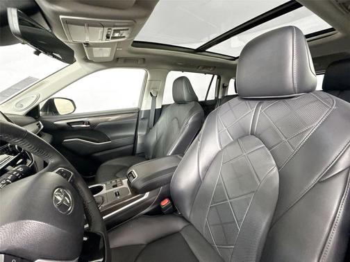 Celestial Silver Metallic 2023 Toyota Highlander Hybrid Platinum