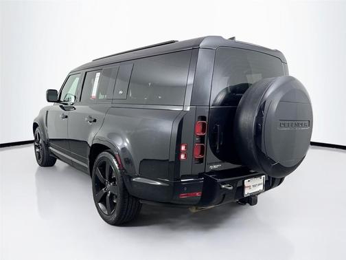 2024 Land Rover Defender 130 P400 X-Dynamic SE