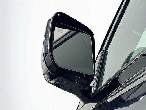 2024 Land Rover Defender 130 P400 X-Dynamic SE