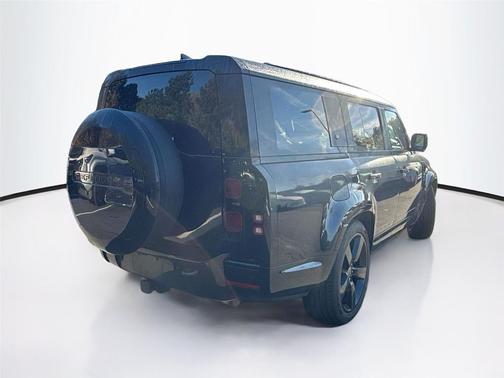 2024 Land Rover Defender 130 P400 X-Dynamic SE