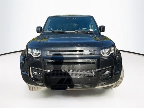 2024 Land Rover Defender 130 P400 X-Dynamic SE