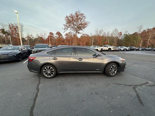 2018 Toyota Avalon Hybrid XLE Premium