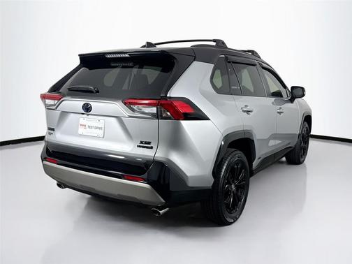 2022 Toyota RAV4 Hybrid SE