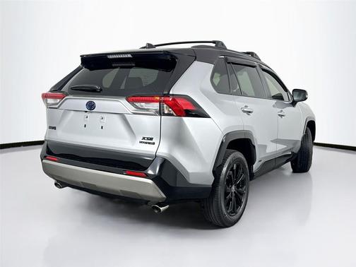 2022 Toyota RAV4 Hybrid SE