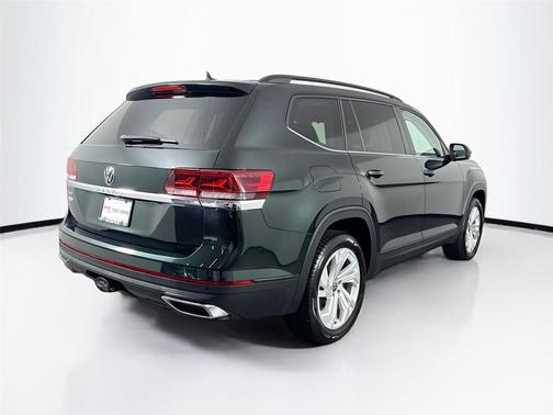 Racing Green Metallic 2021 Volkswagen Atlas 3.6L SE w/Technology