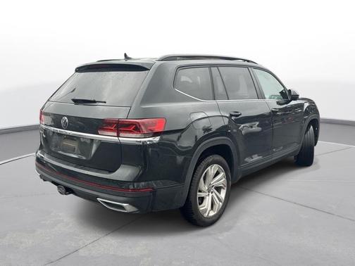 Racing Green Metallic 2021 Volkswagen Atlas 3.6L SE w/Technology