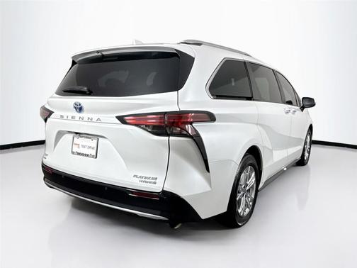 2024 Toyota Sienna Platinum 7 Passenger