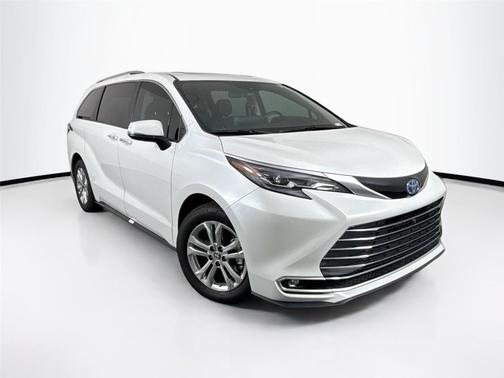 2024 Toyota Sienna Platinum 7 Passenger