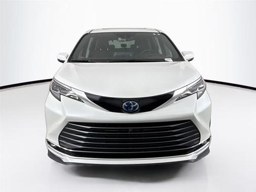 2024 Toyota Sienna Platinum 7 Passenger