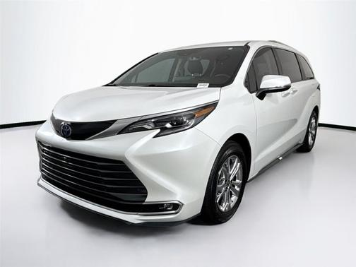 2024 Toyota Sienna Platinum 7 Passenger