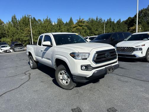 White 2022 Toyota Tacoma SR5