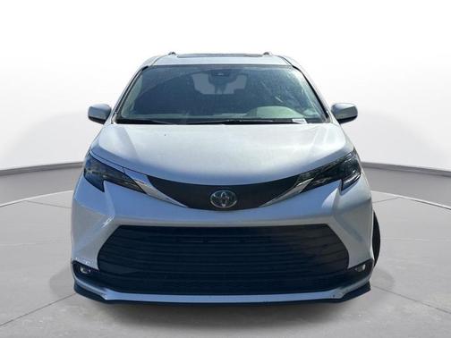 Wind Chill Pearl 2025 Toyota Sienna XLE