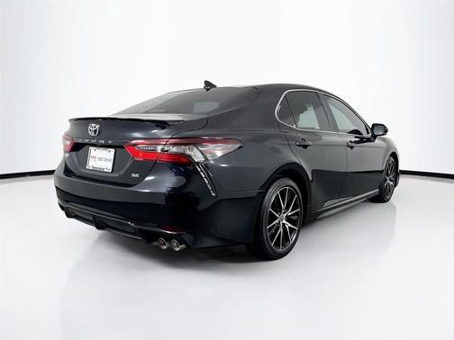 Midnight Black Metallic 2022 Toyota Camry SE