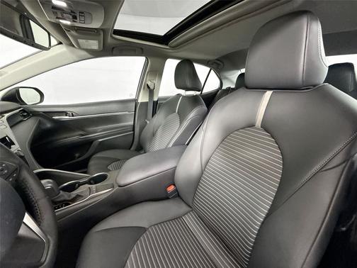 Midnight Black Metallic 2022 Toyota Camry SE