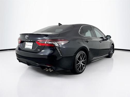 Midnight Black Metallic 2022 Toyota Camry SE