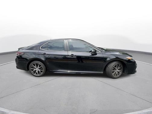 Midnight Black Metallic 2022 Toyota Camry SE