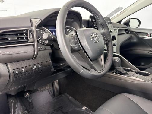 Midnight Black Metallic 2022 Toyota Camry SE