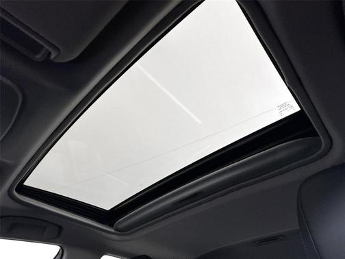 Midnight Black Metallic 2022 Toyota Camry SE