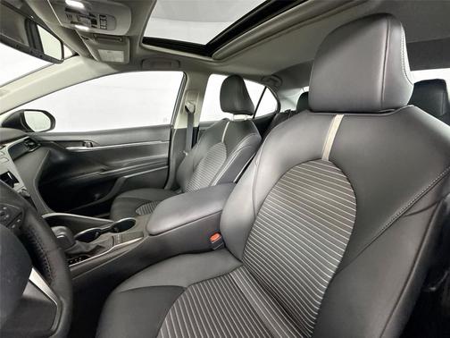 Midnight Black Metallic 2022 Toyota Camry SE