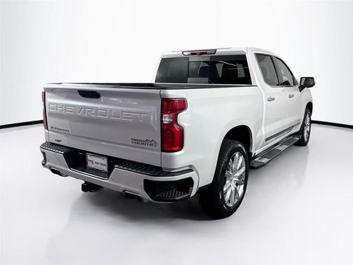 Iridescent Pearl Tricoat 2023 Chevrolet Silverado 1500 High Country