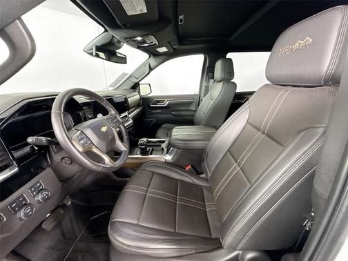 Iridescent Pearl Tricoat 2023 Chevrolet Silverado 1500 High Country