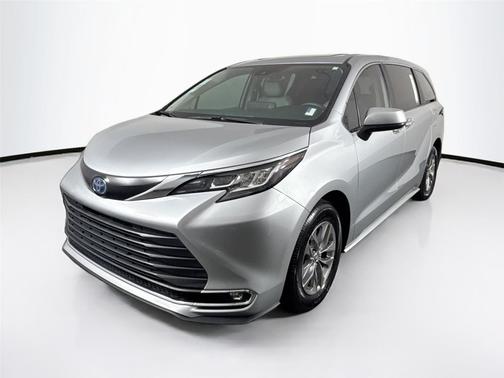 2023 Toyota Sienna XLE 8 Passenger