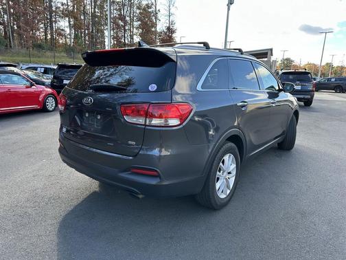 2018 Kia Sorento LX