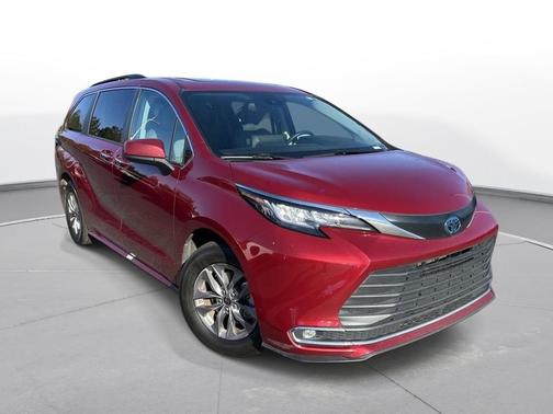 2023 Toyota Sienna XLE