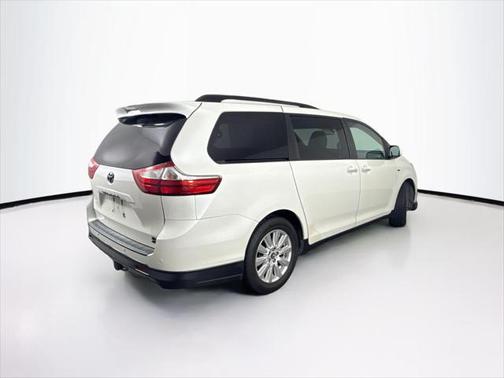 2017 Toyota Sienna XLE