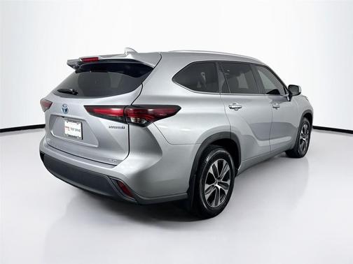 2024 Toyota Highlander Hybrid XLE