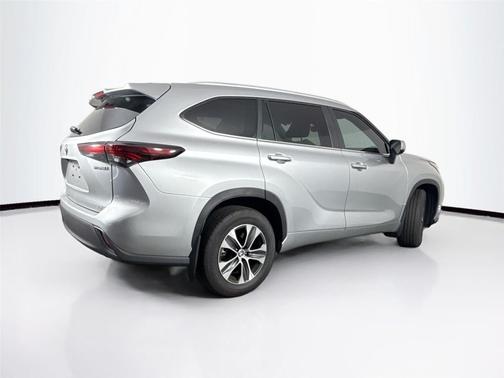 2024 Toyota Highlander Hybrid XLE