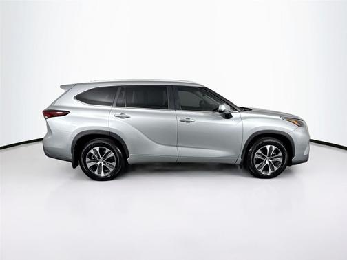 2024 Toyota Highlander Hybrid XLE