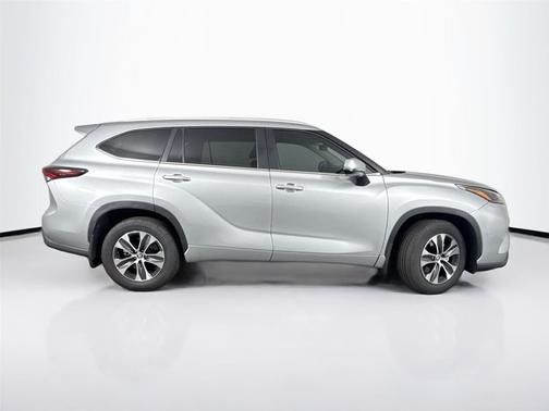 2024 Toyota Highlander Hybrid XLE