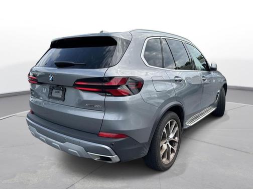 Skyscraper Grey Metallic 2026 BMW X5 xDrive40i