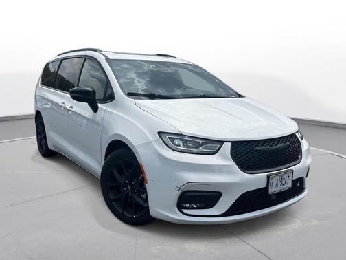 Bright White Clearcoat 2025 Chrysler Pacifica Limited