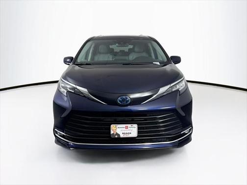 2023 Toyota Sienna XLE 8 Passenger
