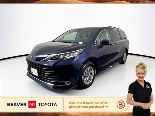2023 Toyota Sienna XLE 8 Passenger