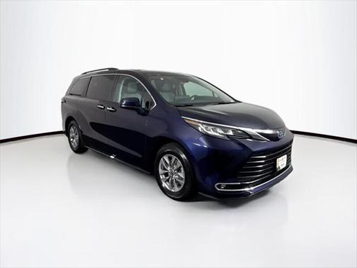 2023 Toyota Sienna XLE 8 Passenger